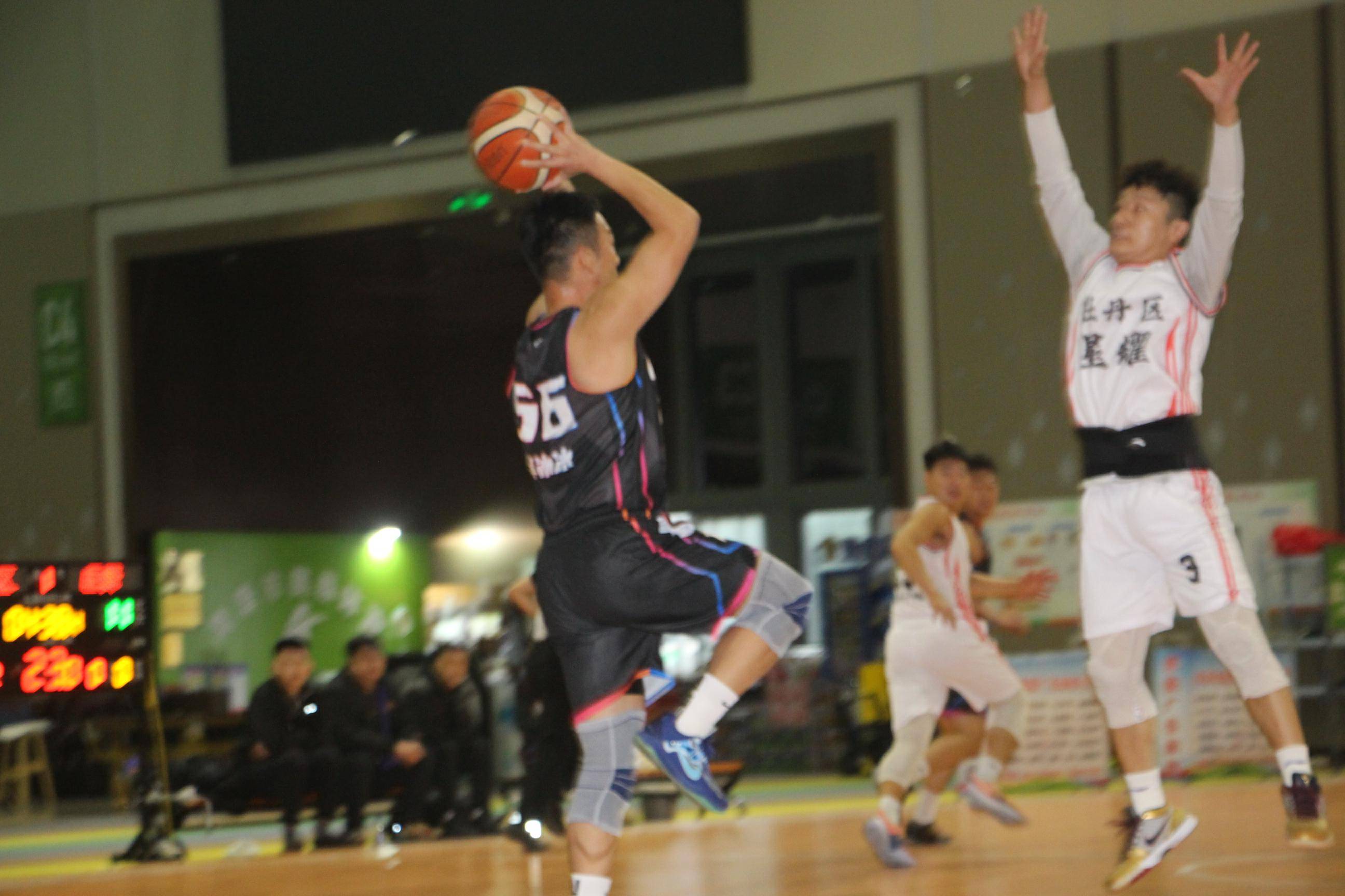 星空体育中国-清晨山东男篮备战欧篮联，止住颓势细节曝光，赛场秩序良好，更衣室氛围转暖的简单介绍