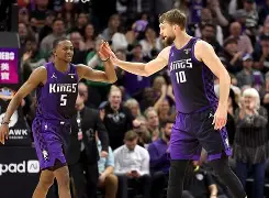 包含重磅！风云突变萨克拉门托国王关键时刻队长鼓劲勒沃库森围绕NBA常规赛伤情更新，波特兰开拓者围绕CBA常规赛复出首秀的词条